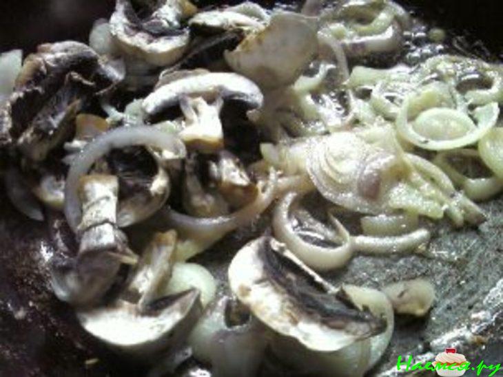 Карп в клюквенно-грибном соусе