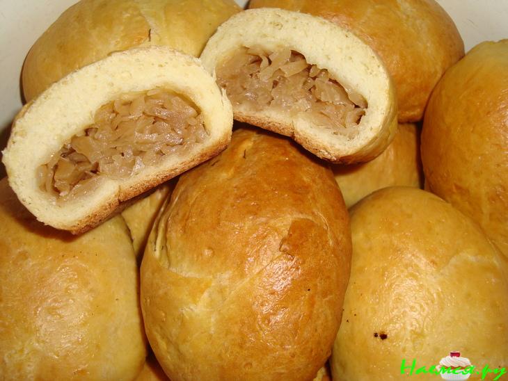 Пирожки дрожжевые с капустой