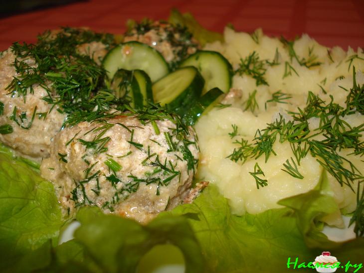 Мясные шарики в сливочно-укропном соусе с помидорками