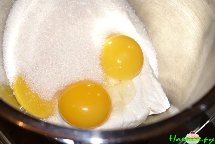 Творожный пирог с малиной и белым шоколадом Творожный пирог с малиной и белым шоколадом