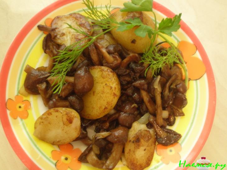 Опята с молодой картошечкой