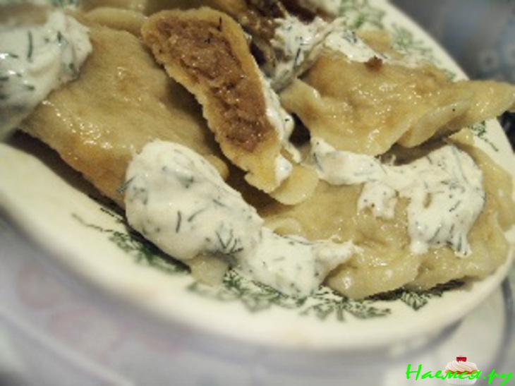 Вареники на кефире с тушеной капустой