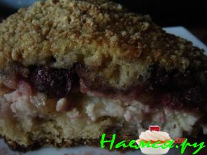 Вечерний пирог моим деткам с творожно-клубничной начинкой