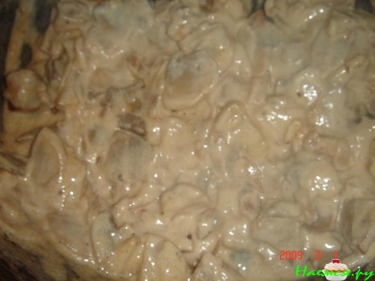 Картофельно-мясные котлеты с нежным грибным соусом. Картофельно-мясные котлеты с нежным грибным соусом.