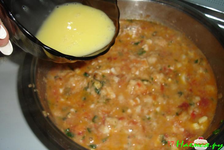 Фаршированный кальмар под соусом