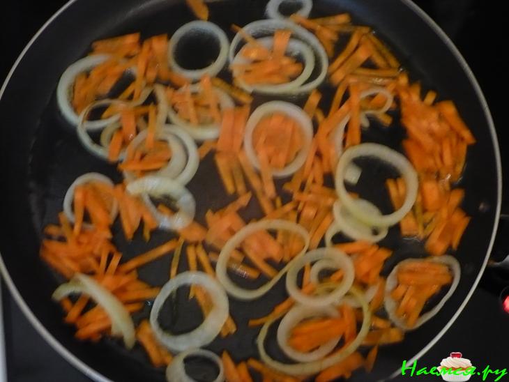 Свинина в кисло-сладком соусе с салатом Свинина в кисло-сладком соусе с салатом