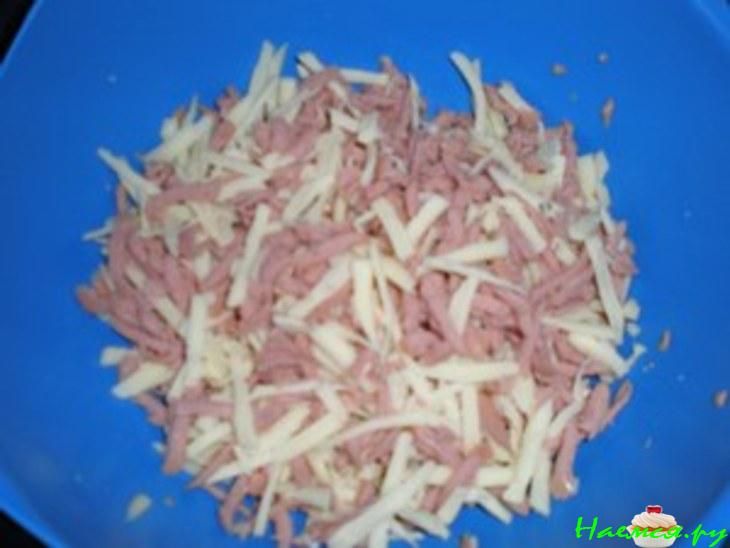 Картофельные котлетки с сосисками и сыром Картофельные котлетки с сосисками и сыром