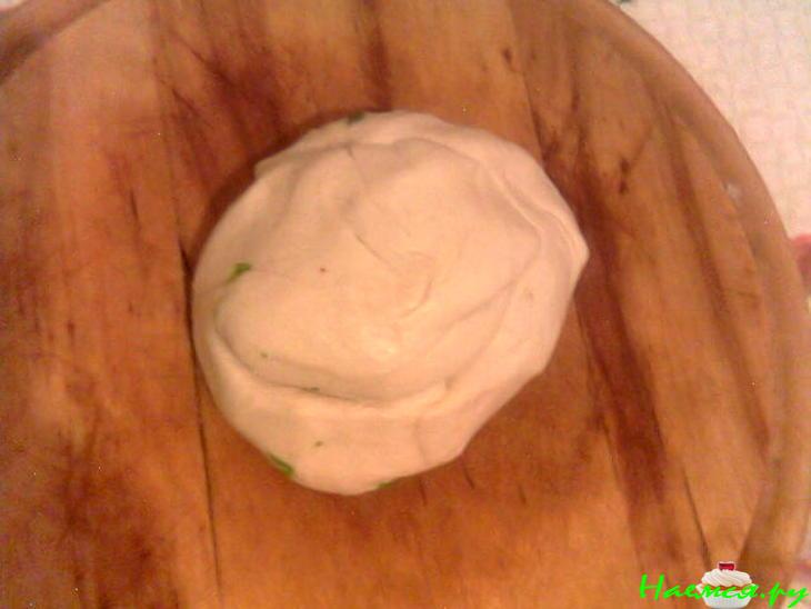 Пирог с яйцом, луком, рисом и соевым соусом