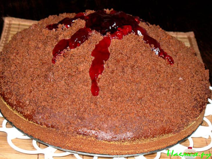 Шоколадно-малиновый торт "Вулкан"