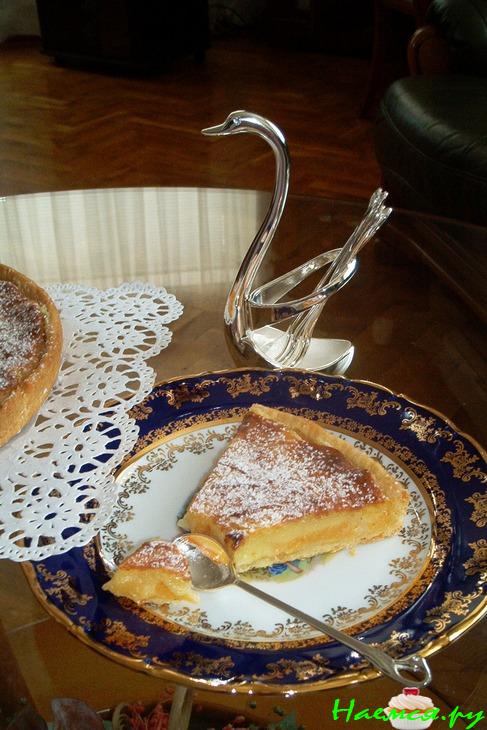 Заливной пирог с айвой (тёплый)