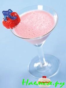Клубничный молочный коктейль