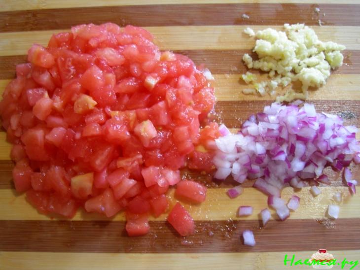 Салат с жареными баклажанами и кабачками