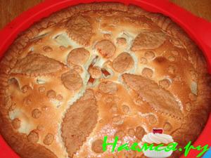 Творожный пирог с яблочно-грушевой начинкой под сметанной заливкой Творожный пирог с яблочно-грушевой начинкой под сметанной заливкой