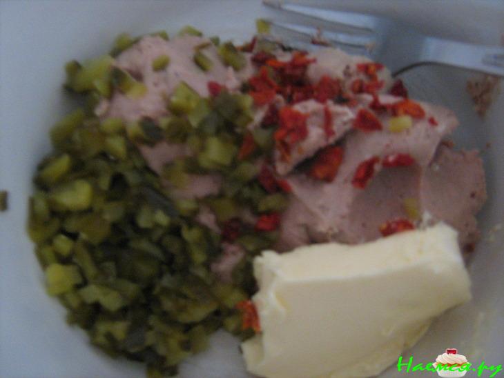 Рулеты из омлета с двумя начинками