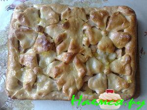 Пирог с бананами и яблоками