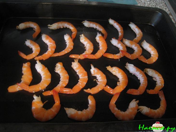 Запеченные креветки с соусом ромеско Запеченные креветки с соусом ромеско