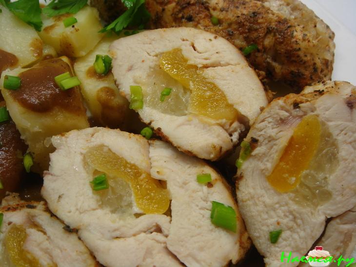 Куриная грудка, фаршированная свити и курагой, приготовленная на пару Куриная грудка, фаршированная свити и курагой, приготовленная на пару