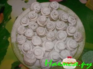 Розы из слоеного теста Розы из слоеного теста