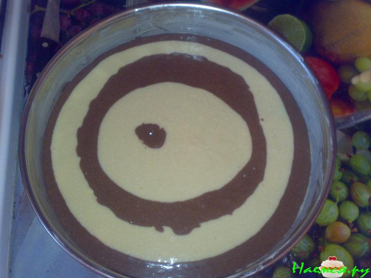 Торт "Зебра" со сметанным и шоколадным кремом