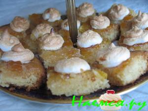 Сдобный пирог с абрикосовым джемом и сладкими облаками Сдобный пирог с абрикосовым джемом и сладкими облаками