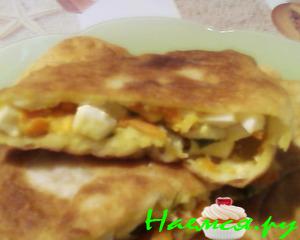 Пирожки жареные с яйцом