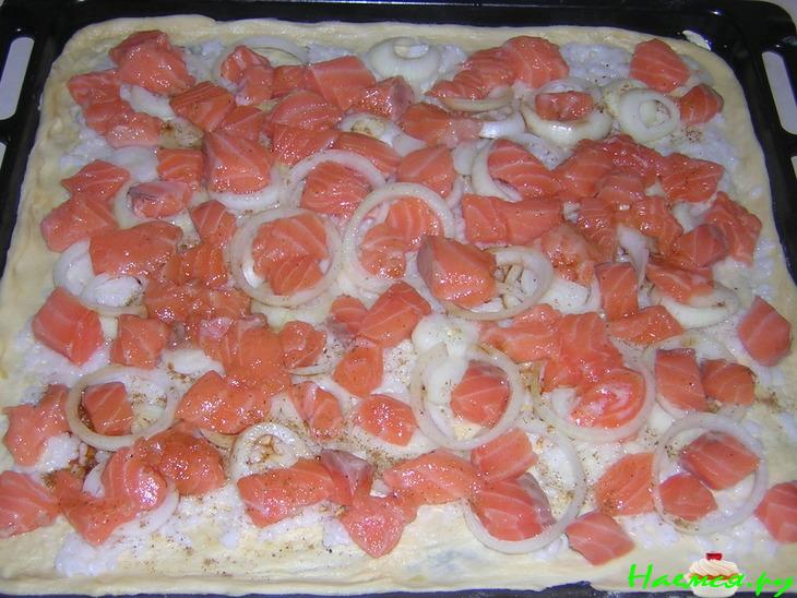 Пирог с семгой (тесто на пиве)