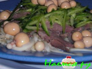 Солат из индюшиных желудков с сыром, яйцами и огурцами Солат из индюшиных желудков с сыром, яйцами и огурцами