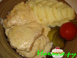 Свиная вырезка в сметанно-грибном соусе