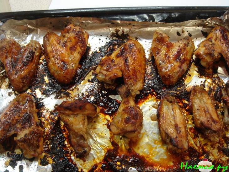 Куриные крылышки в глазури из соевого соуса, меда и рисового уксуса