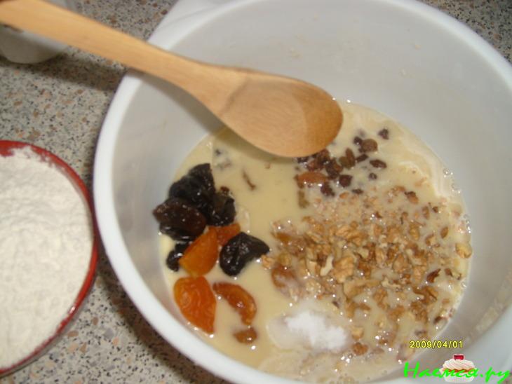 Хлеб с сухофруктами и орехами