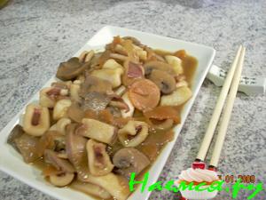 Кальмары по-китайски со свежими грибами