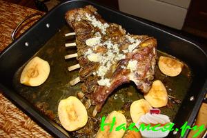 Каре барашка с яблочно-чесночным соусом Каре барашка с яблочно-чесночным соусом