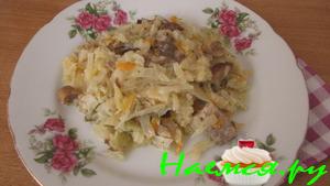 Капустка тушеная с грибами и свининкой