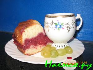 Бисквитный пирог с клюквой и творогом Бисквитный пирог с клюквой и творогом