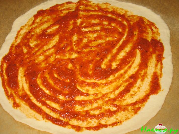 Пицца мясная и соус для пиццы