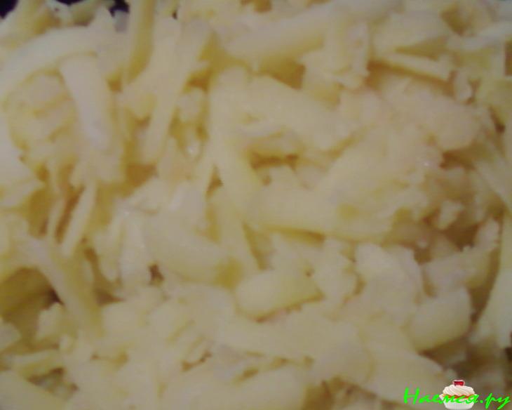 Шпротный салат с зеленым горошком