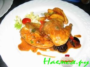 Цыпленок с черносливом