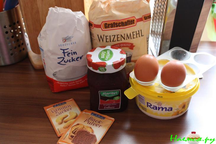 Пирог с вареньем и ванилью