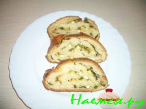Рулет с яйцом и луком