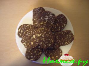 Сладкая колбаса с орехами и сгущенкой Сладкая колбаса с орехами и сгущенкой