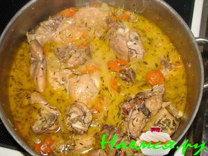 Кролик с чесноком и розмарином в белом вине Кролик с чесноком и розмарином в белом вине