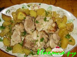 Свиная голенка с картошкой