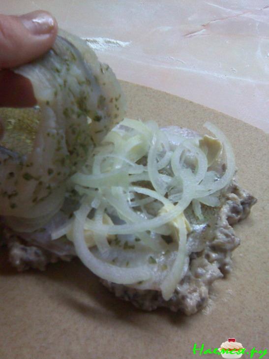 Пирог из ржаной муки с рыбой, грибным соусом, сыром и уймой потраченного времени! Пирог из ржаной муки с рыбой, грибным соусом, сыром и уймой потраченного времени!