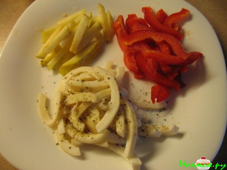 Салат с кальмарами и зеленым яблоком Салат с кальмарами и зеленым яблоком