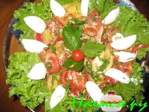 Салат с тунцом и помидорами Салат с тунцом и помидорами