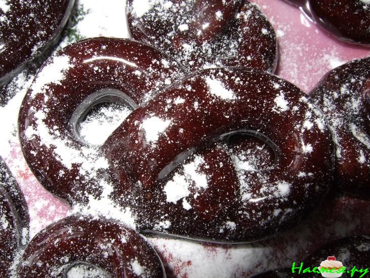 Шоколадные крендельки в сахарной пудре Шоколадные крендельки в сахарной пудре