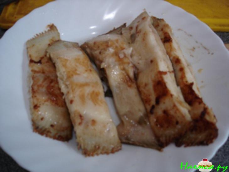 Камбала жаренная в томатном соусе