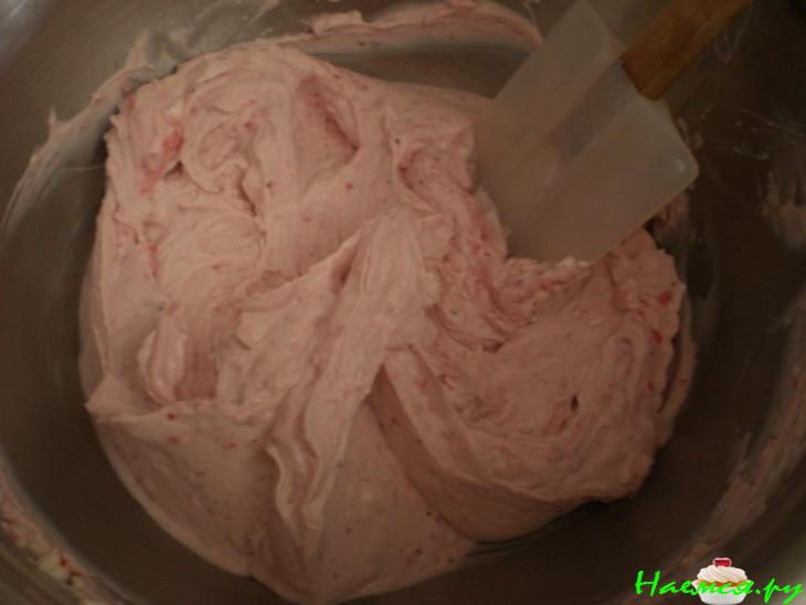 Очень клубнично-творожный торт 