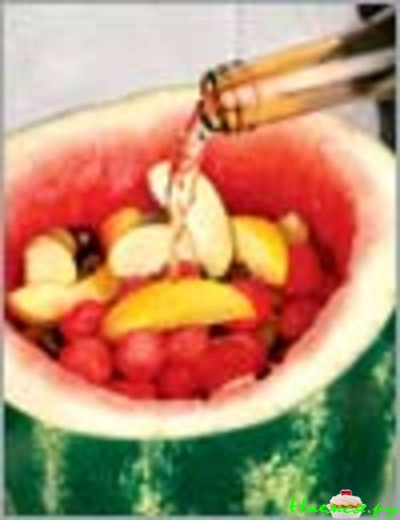 Крюшон в арбузе