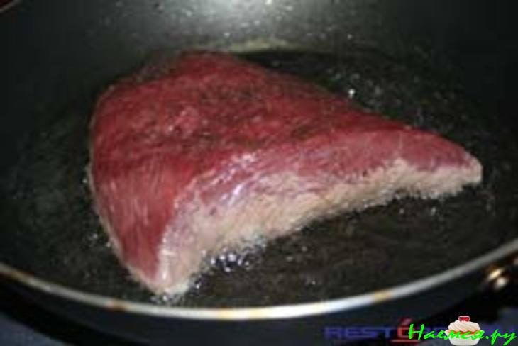 Салат мясной с виноградом и кедровыми орешками